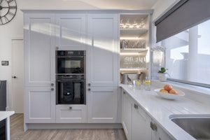 Lakeview Luxury image 15