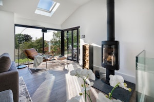 Lakeview Luxury image 14