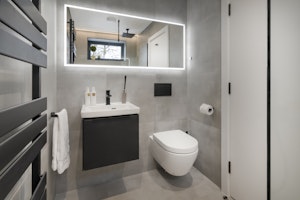 Lakeview Luxury image 9