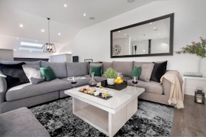 Lakeview Luxury image 3
