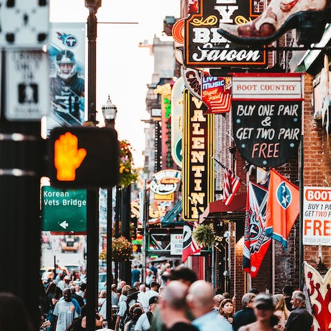 Drive ten minutes to downtown Nashville for iconic music venues, bars and restaurants