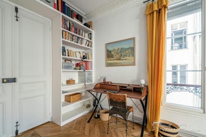 Parisian Perspective image 10