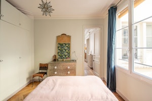 Parisian Perspective image 5