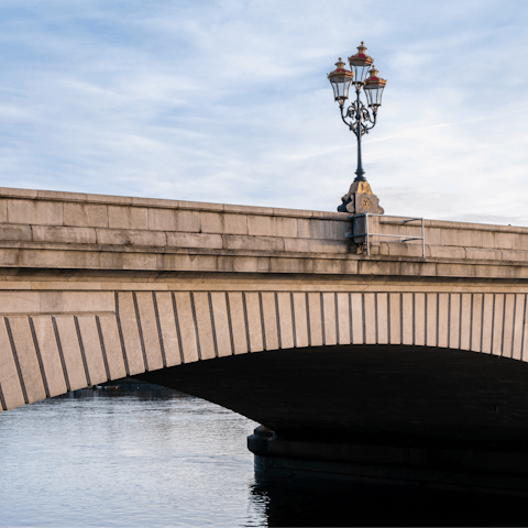 Wander down to Putney Bridge and its nearby restaurants and galleries