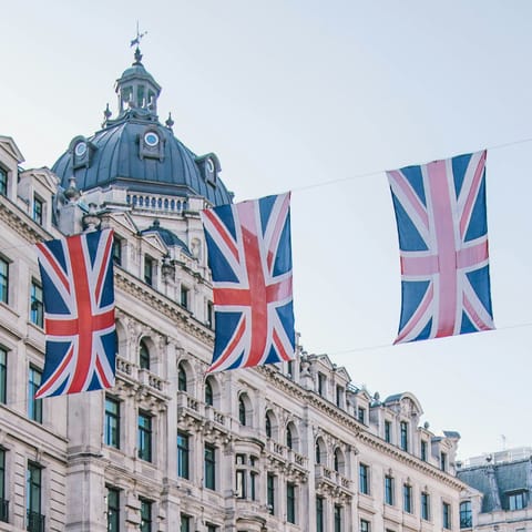Spend a day sightseeing and shopping in central London 