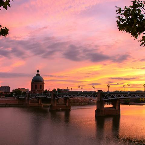Stay in the historic Capitole district, right in the heart of Toulouse 