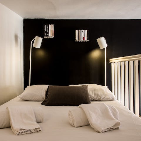 Get a good night's rest in the cosy mezzanine bedroom 