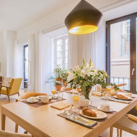 Tuck into a delicious continental breakfast in the light-drenched living area