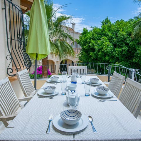 Eat delicious Spanish cuisine on your alfresco dining set,  located on the balcony