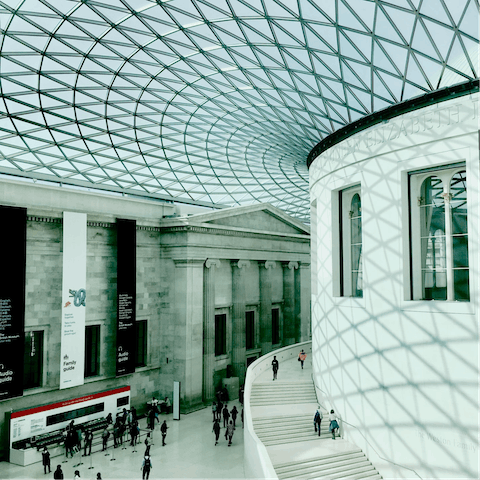 Walk to the world-famous British Museum in just twenty minutes