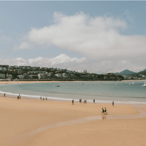 Take a ten-minute stroll down to Playa de la Concha for a day at the beach