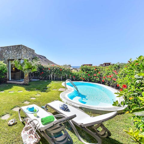 Soak up the Gran Canarian sun by the pool