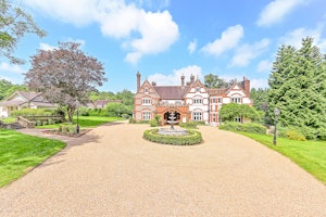 Surrey Hills Manor image 1