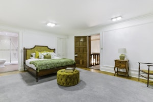 Surrey Hills Manor image 15