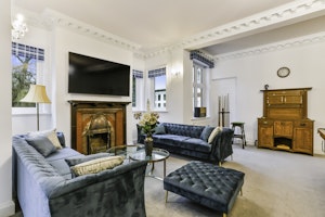 Surrey Hills Manor image 13