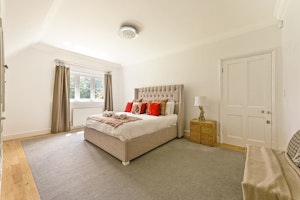 Surrey Hills Manor image 12