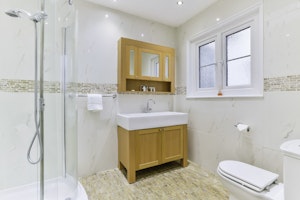 Surrey Hills Manor image 8