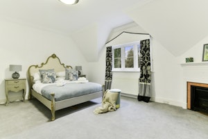 Surrey Hills Manor image 7