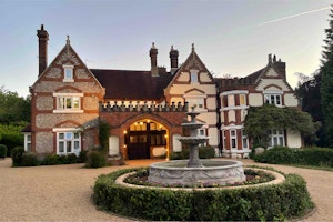 Surrey Hills Manor image 6