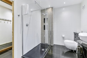 Surrey Hills Manor image 5