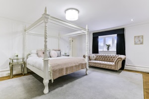 Surrey Hills Manor image 4