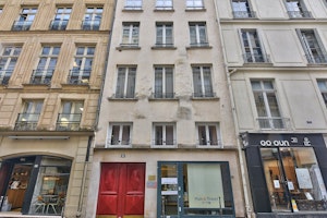 Pyramides of Paris image 13