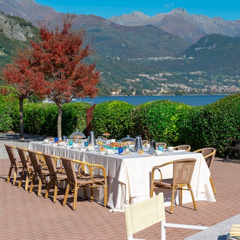 Dine under the sun or gather to watch the sunset with drinks on the large dining table