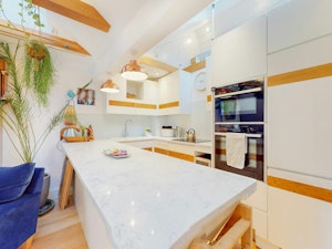 Verdure & Pine image 10