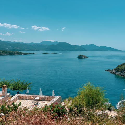 Make the most of your beachfront location in front of Sivota Bay