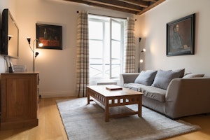 Parisian Still Life image 2