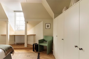 The Light of the Mews image 6