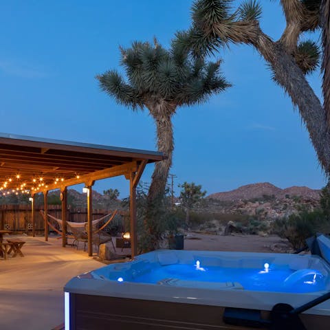 Sip sundowners in the hot tub with Yucca trees and desert wildlife for company