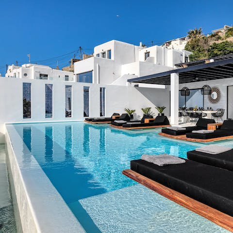 Swim out to the very edge of your private infinity pool 
