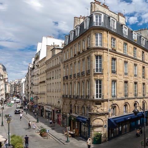 Stay in a vibrant neighbourhood in the centre of Paris