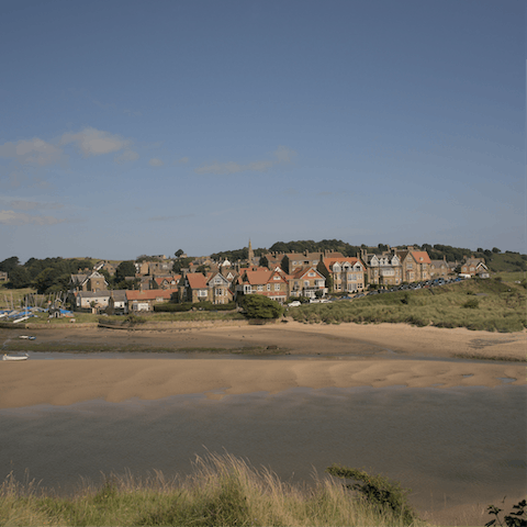 Discover the beaches of coastal towns such as Alnmouth, an hour away by car