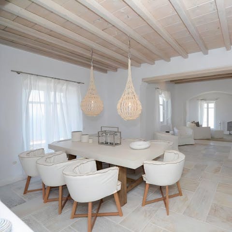 Let a private chef take the reins and host a glamourous dinner party