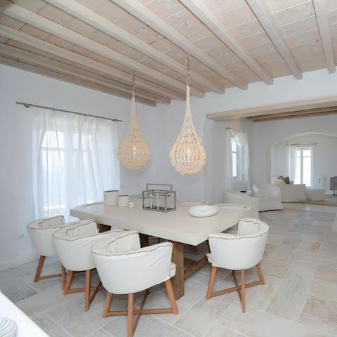 Let a private chef take the reins and host a glamourous dinner party