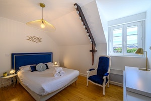 Pearl Blue image 5