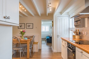 Coastal Cottage image 10