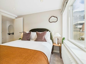 The Thames Side image 8