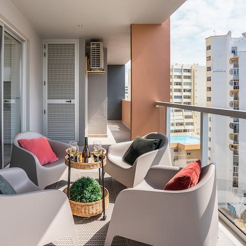 Enjoy drinks on the balcony – there are sea views between the buildings