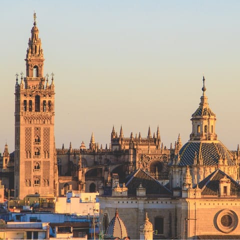 Feel inspired by the spectacular beauty of Seville from the city centre