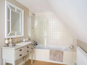 Hampnett Hideaway image 13