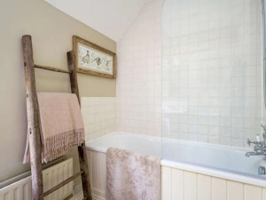 Hampnett Hideaway image 10