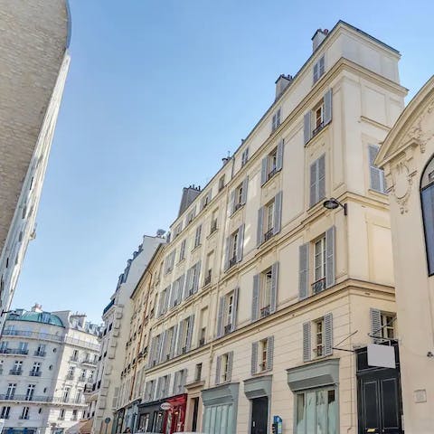 Stretch your legs on a morning stroll along your street in the 7th arrondissement