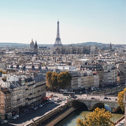 Explore all corners of Paris from your central base