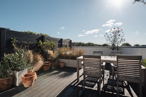 Hackney Rooftop Retreat image 14