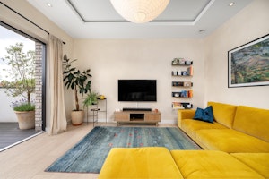 Hackney Rooftop Retreat image 13