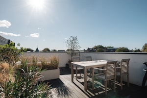 Hackney Rooftop Retreat image 12