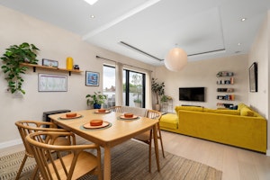 Hackney Rooftop Retreat image 10